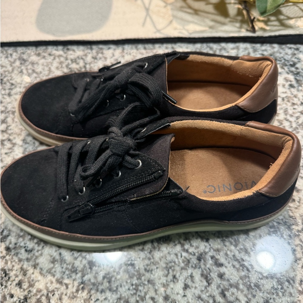 Vionic Sneakers